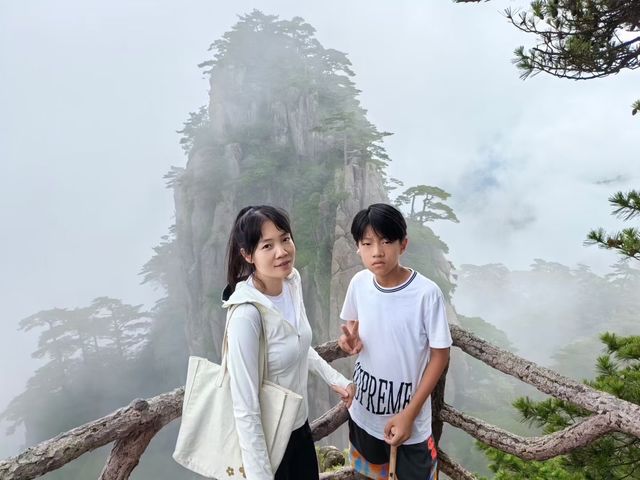 頂著25℃嘅暖陽，我用8小時走完黃山最硬核嘅徒步路線！雖然天都峰臨時關閉有啲小遺憾，但呢絕對係