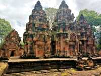 Banteay Srei: Cambodia's Exquisite Temple Masterpiece