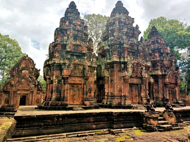 Banteay Srei: Cambodia's Exquisite Temple Masterpiece