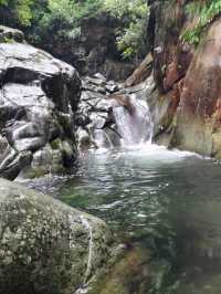 夏日玩水必去！臨安蝴蝶谷溯溪攻略｜天然水上樂園