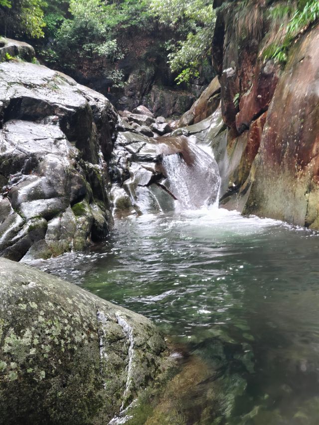 夏日玩水必去！臨安蝴蝶谷溯溪攻略｜天然水上樂園
