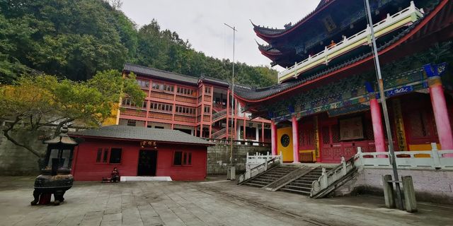 紹興新昌大佛寺|藏著1600年的江南石窟奇蹟 紹興新昌大佛寺|藏著1600年的江南石窟奇蹟