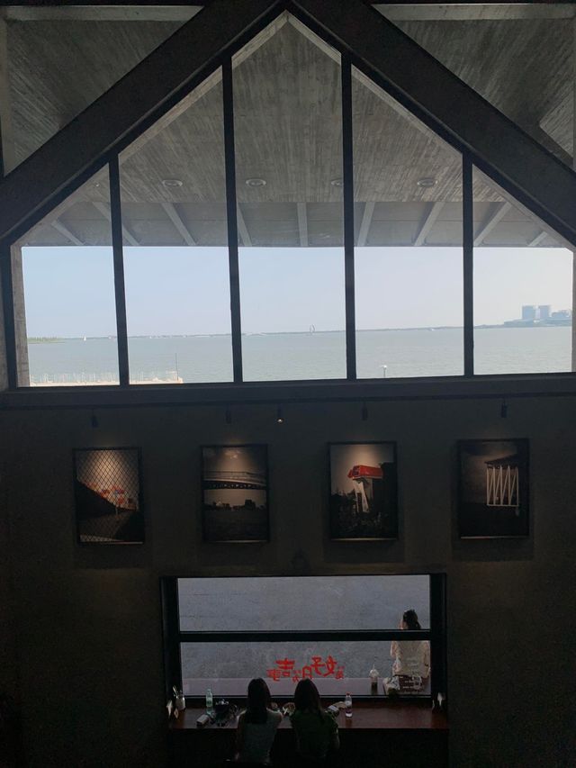 上海Citywalk天花板!滴水湖+雲朵書院 上海Citywalk天花板!滴水湖+雲朵書院