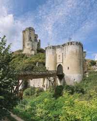 盧瓦爾河谷 — 法蘭西花園的皇家傳奇! ⸻ 景點介紹 盧瓦爾河谷坐落在法國中部,是