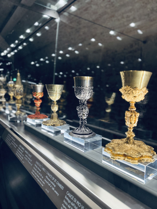 米蘭大教堂入內後免費的教堂博物館！！！