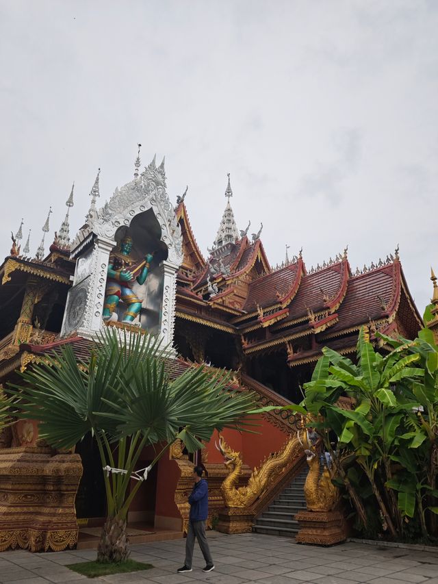 西雙版納市區不得不去的曼聽公園和總佛寺