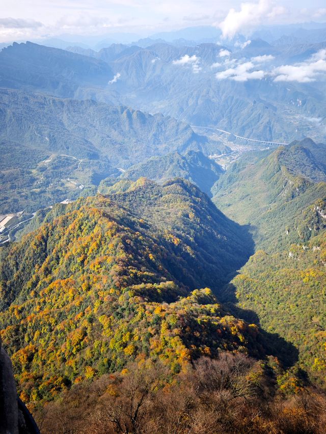 雲霧繚繞龍頭山