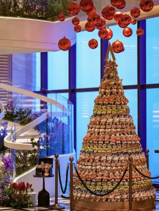 Christmas Season | Cloud-Level Holiday Atmosphere