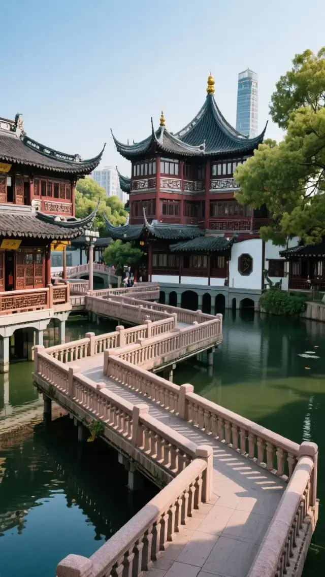 「在魔都深處，藏著一座600年的江南園林！」我穿漢服走九曲橋，彷彿穿越回老上海的舊夢  在上海這座霓