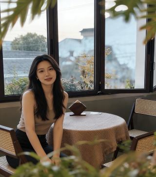 • สถานที่ตั้ง: เงียบสงบแต่สะดวกสบาย เดินไปสถานีรถไฟใต้ดิน/ย่านตรอกซอกซอยเก่าแก่ได้

• บรรยากาศ: สไตล์วาบิ-ซาบิ/ไม้ธรรมชาติ เหมาะสำหรับการถ่ายรูปสวยๆ

• บริการ: เอาใจใส่ดี