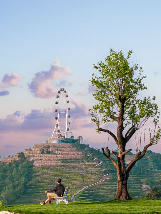 Arriving at the i-People Energy Field, a paradise on the cloud of Jinyun, the view overlooking the mountains and rivers is truly beautiful