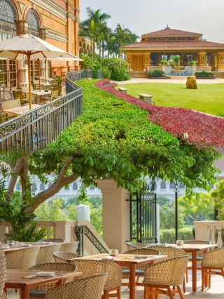 Wow! All your dining, entertainment, and shopping needs are covered! The ultimate choice for a relaxing stay in Macau: Four Seasons.