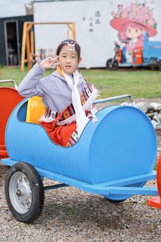 Summer vacation with kids along the Hexi Corridor｜Stay in starry sky rooms, explore Mogao Cave murals