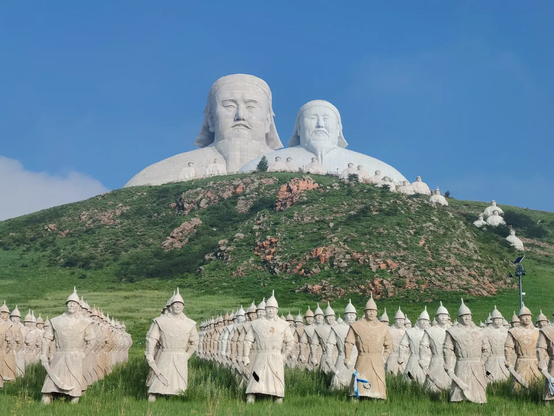 Check in at Huolingol, Tongliao, Inner Mongolia – Climb Khan Mountain and listen to the thousand-year epic of the grasslands