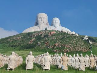 Check in at Holingol, Tongliao, Inner Mongolia – climb Khan Mountain and listen to the thousand-year epic of the grassland