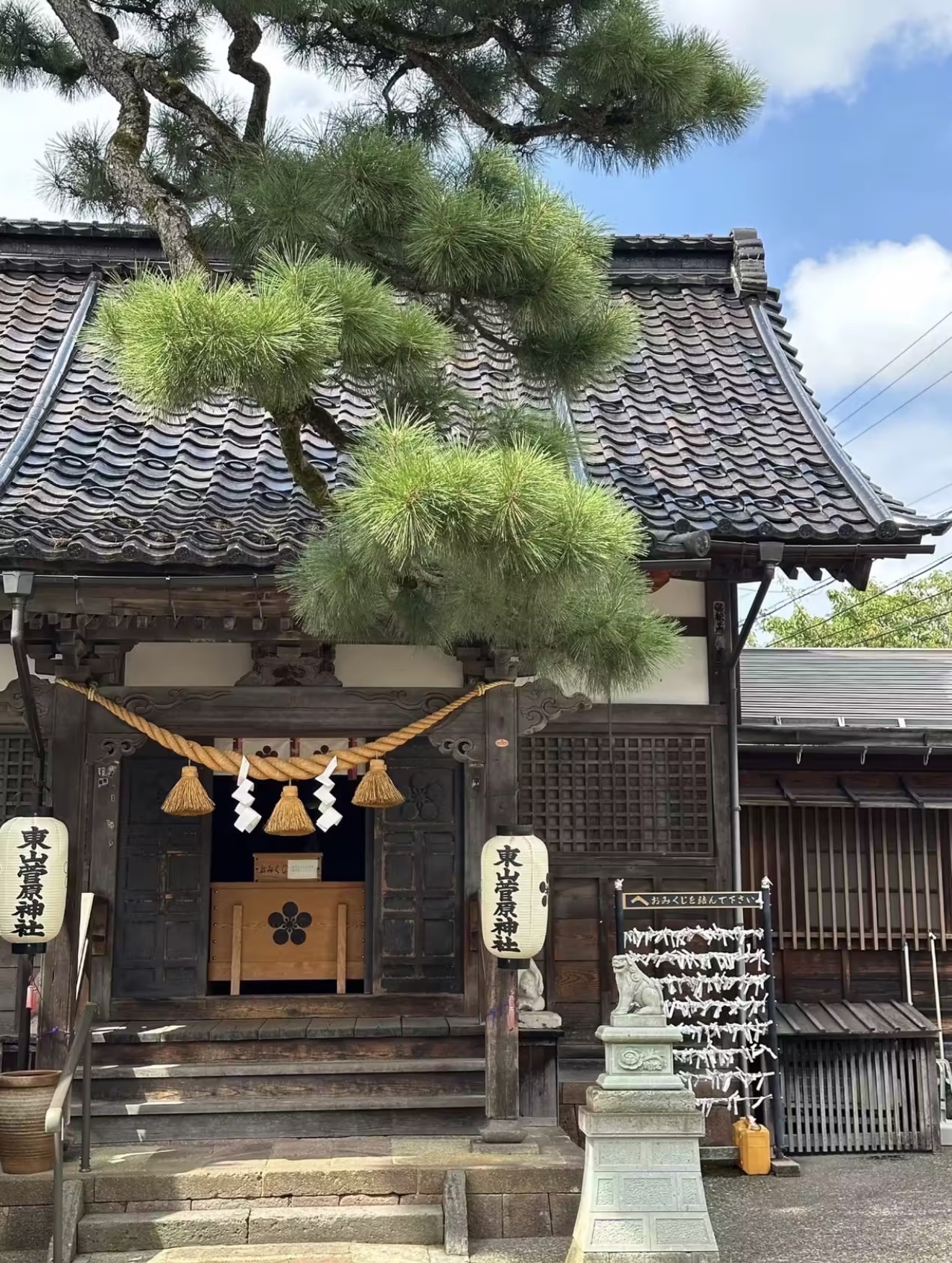 Kanazawa — The Golden Heart of Japan 🏯✨

A beautifully preserved castle town famous for its samurai districts, geisha teahouses, and breathtaking gardens.

Why visit? 🌟
Experience the elegance of old Japan without the overwhelming crowds of Kyoto. It’s a perfect blend of rich history and modern art.

What to do:
Explore the Higashi Chaya District (historic geisha teahouses)
Wander through the Nagamachi Samurai District
Visit the 21st Century Museum of Contemporary Art
See Kenrokuen Garden (one of Japan's top three gardens)
Try your luck at the Ninja Temple (Myoryuji)

What to eat 🍦
Gold leaf soft serve ice cream, fresh Kaisendon (seafood bowls), Kanazawa curry, and premium local wagyu.

How to get there 🚅
Take the Hokuriku Shinkansen from Tokyo (about 2.5 hours) or a direct limited express train from Osaka/Kyoto.

Where to stay 🏨
Hostels and guesthouses: from $30–60/night.
Traditional Ryokans and luxury hotels: from $250–600/night.

Best time 🍁
Spring (for cherry blossoms) and Autumn (for stunning fall foliage). Winter is also magical with snow covering the gardens. #kanazawa #japan2026 
