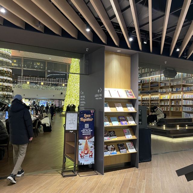 저녁의 코엑스 별마당도서관🥰❤️