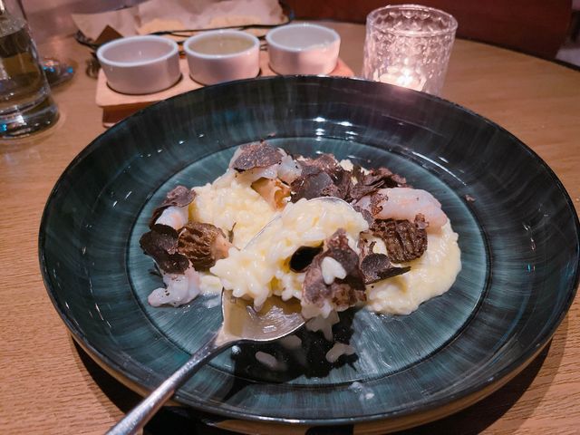 餐廳由米芝蓮星級Chef Enrico Bartolini 開設，食物充滿意大利風情而且又夠正宗，質素有保証~加上意大利藉店員服務超殷勤又夠禮貌，我同朋友仔都食得好盡興，值得一試～