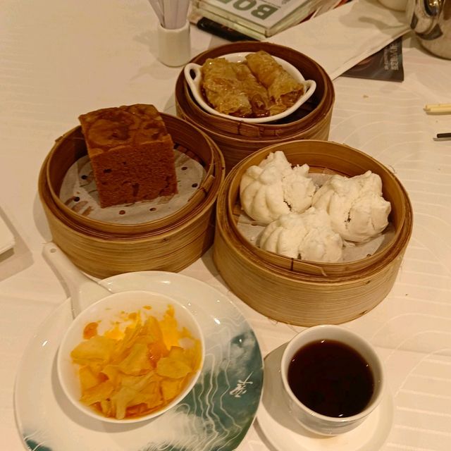 逍遙下午茶，翠園鮑魚汁鮮竹卷，香菇雞包仔 ...