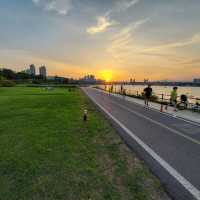 Miraculous sunset at Jamsil Hangang Park