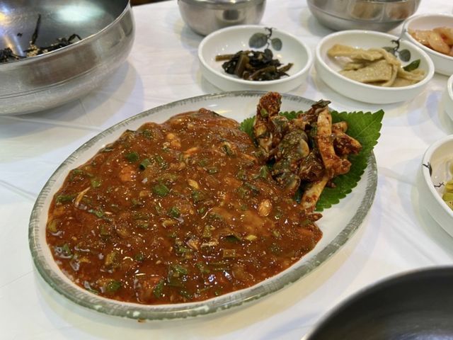 갑오징어 모양의 양념순살꽃게가 맛있는 미락식당!