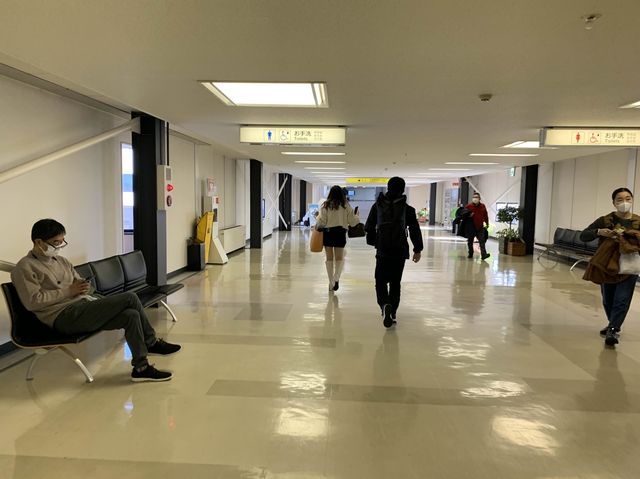 大阪　大阪観光　新千歳空港から伊丹空港へANA premium classでフライトしてきた！