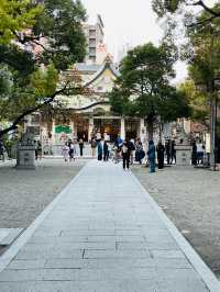 【大阪府/難波八阪神社】巨大な獅子がお出迎え