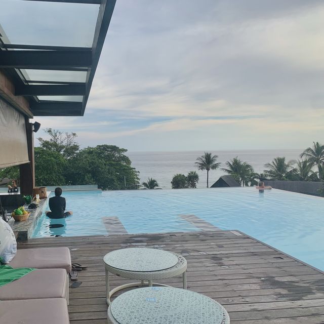 สระว่ายน้ำ rooftop ที่ KC Grande resort&Spa 