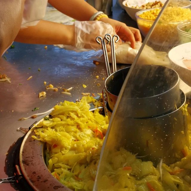 新北銅板美食推薦～三重【百香潤餅捲】…料多實在超飽滿...