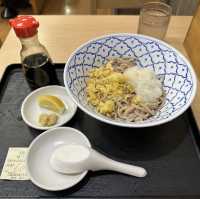 福岡・博多。福岡の人気老舗うどん『牧のうどん』が博多バスターミナル でも食べられます。