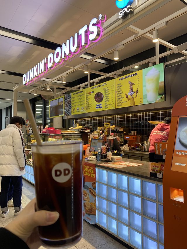 【韓国/金浦】早めの便でも安心✈️チェックイン後はダンキンで🍩