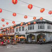ถนนคนเดินย้อนยุคตะกั่วป่า กินขนม ชมเมืองเก่า