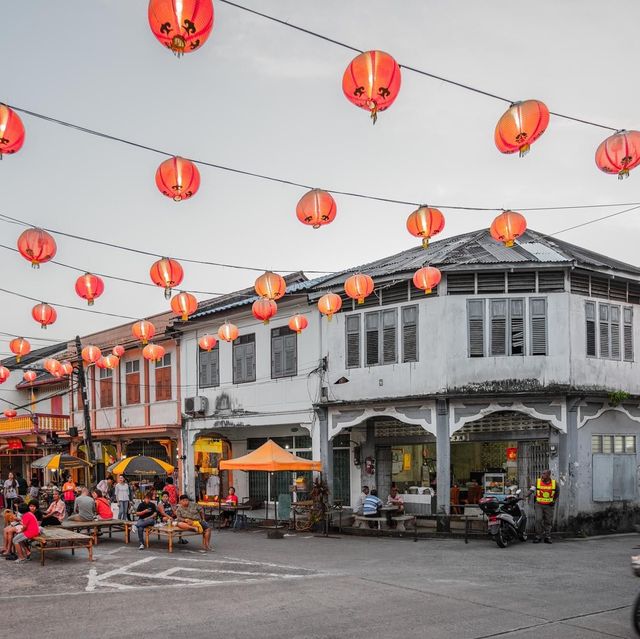 ถนนคนเดินย้อนยุคตะกั่วป่า กินขนม ชมเมืองเก่า