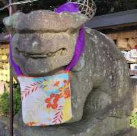 Shrine with guidance lion dog 