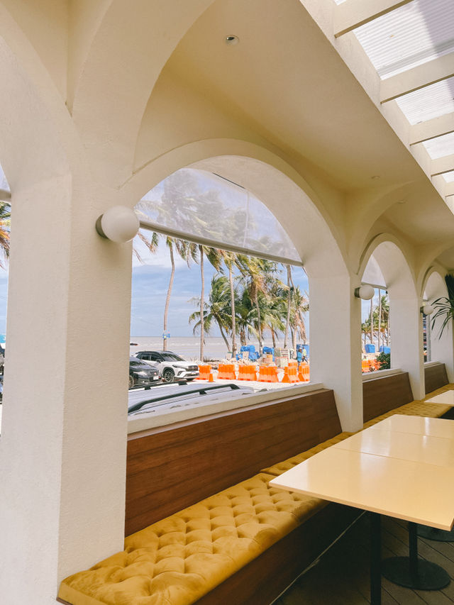 Peeps breakfast and bar 🧡☕️🌴🌊