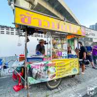 ข้าวมันไก่ให้เยอะคิวยาววววว!