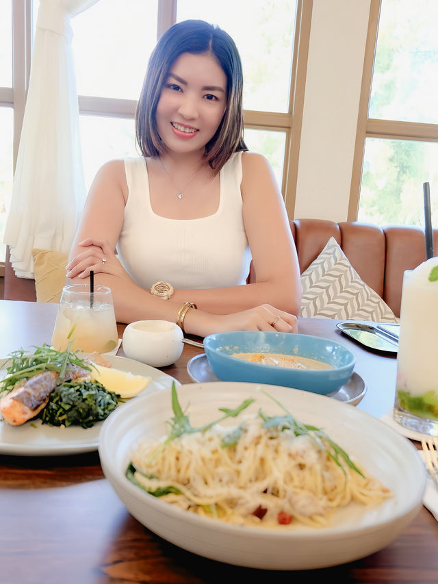 Hohiho Café ย่านราไวย์ ภูเก็ต