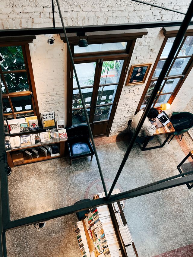 ☕️台北美食探店 X 浮光 BOOKS CAFE 老宅裡的咖啡廳
