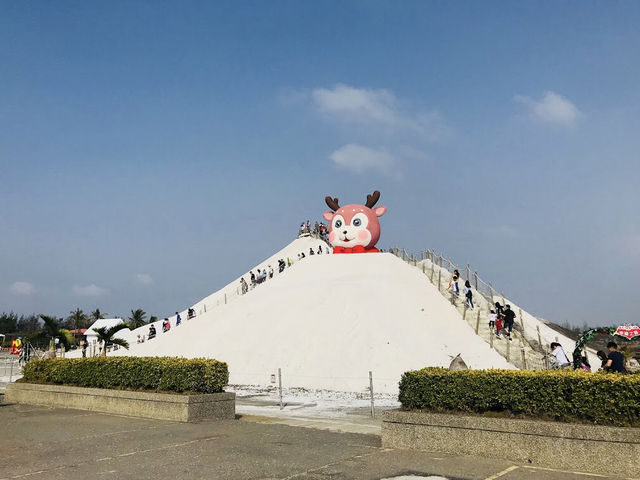 Memorable Hike at Qigu Salt Mountain