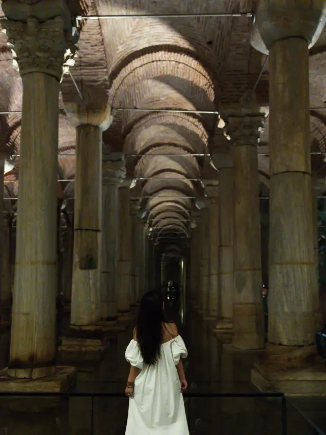 【トルコ】映画の撮影地としても有名なイスタンブールの地下宮殿！