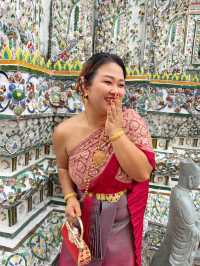 ใส่ชุดไทยเที่ยววัดอรุณ