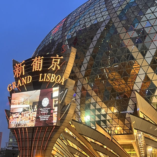陶醉在澳門，少不了看一次海旁夕陽美景^-^