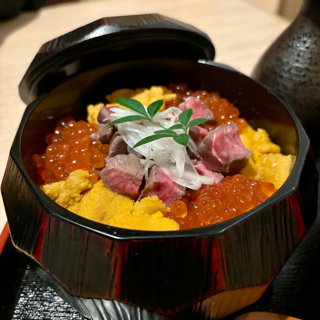 【大阪・東梅田】創作肉料理が自慢の和食居酒屋「うにくと肉寿司 夜景個室居酒屋 そざい庵 梅田・大阪駅店」