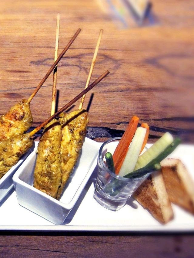 Romantic Dining In the Paddy Fields 