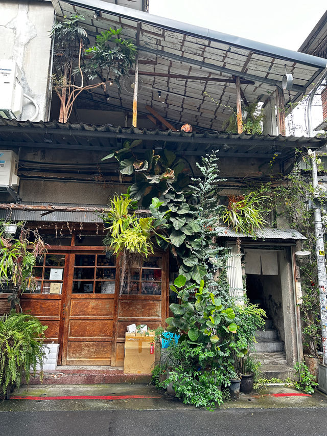 「臺北大同區打卡特色咖啡店，美味餐點優惠多」