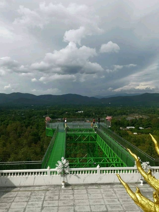 ไหว้พระธาตุดอยสะเก็ด เช็คอินสกายวอล์ค