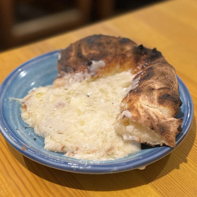 【沖縄 沖縄市】◯◯が滝の様に流れ出る‼︎ 絶品Pizza🍕