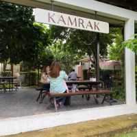คาเฟ่ ริมน้ำ มีเรื่องราว น่านั่ง