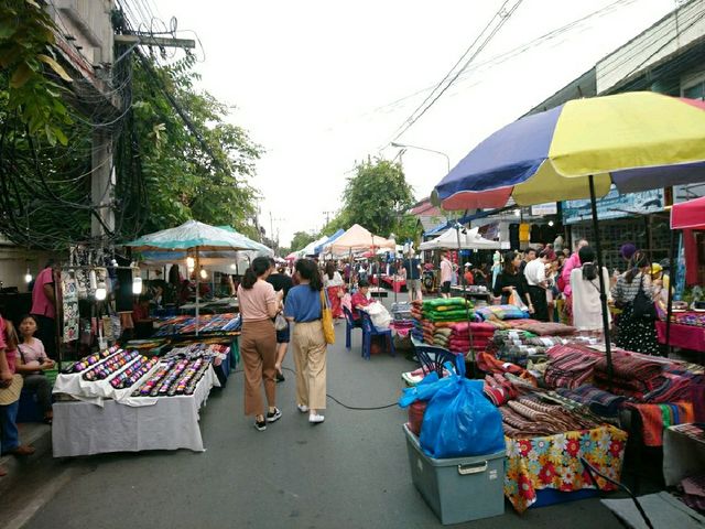 ถนนคนเดินท่าแพ..ถนนคนเดินที่ใหญ่ที่สุดในเชียงใหม่