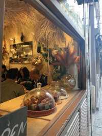  A Breakfast in Paris